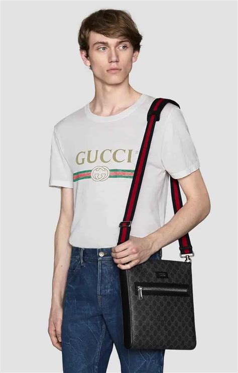 borsello gucci uomo indossato